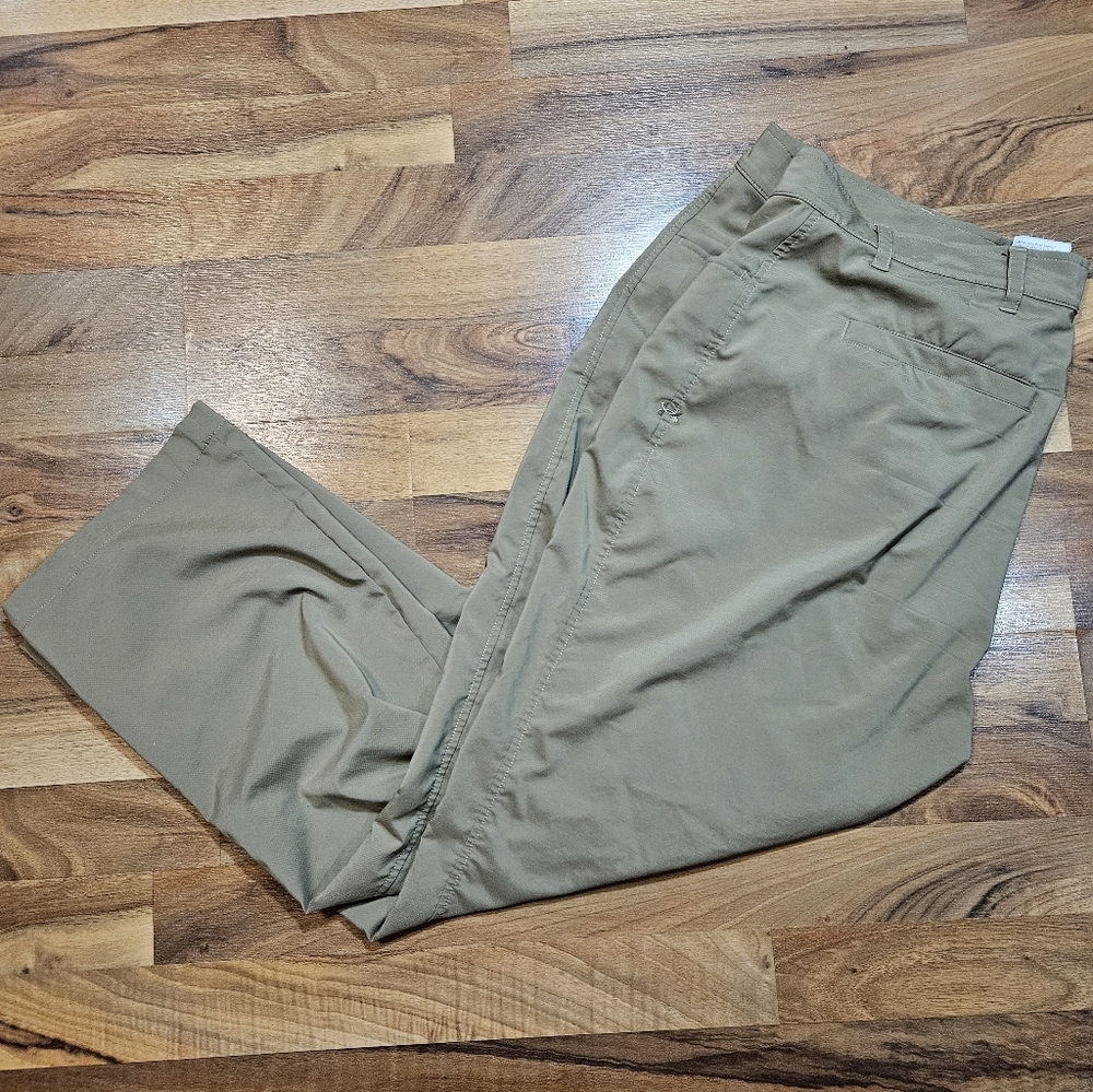 Under Armour Men’s Khaki Pants Size 40x30 Loose Fit Stretch Performance - Picture 3 of 6